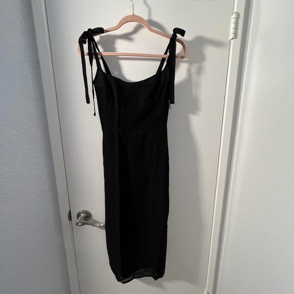 LAST ONE! Reformation Bess Dress in Black - Picture 7 of 16